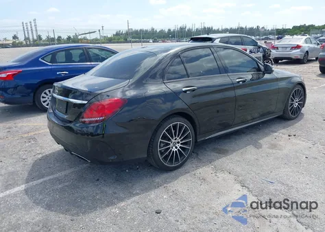 2019 Mercedes-Benz C 300 z USA, uszkodzony, nr VIN 55SWF8DB8KU308099